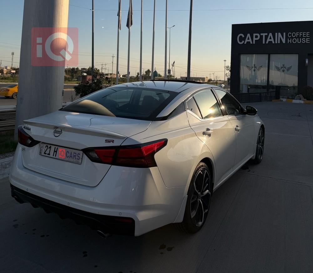 نيسان ألتيما